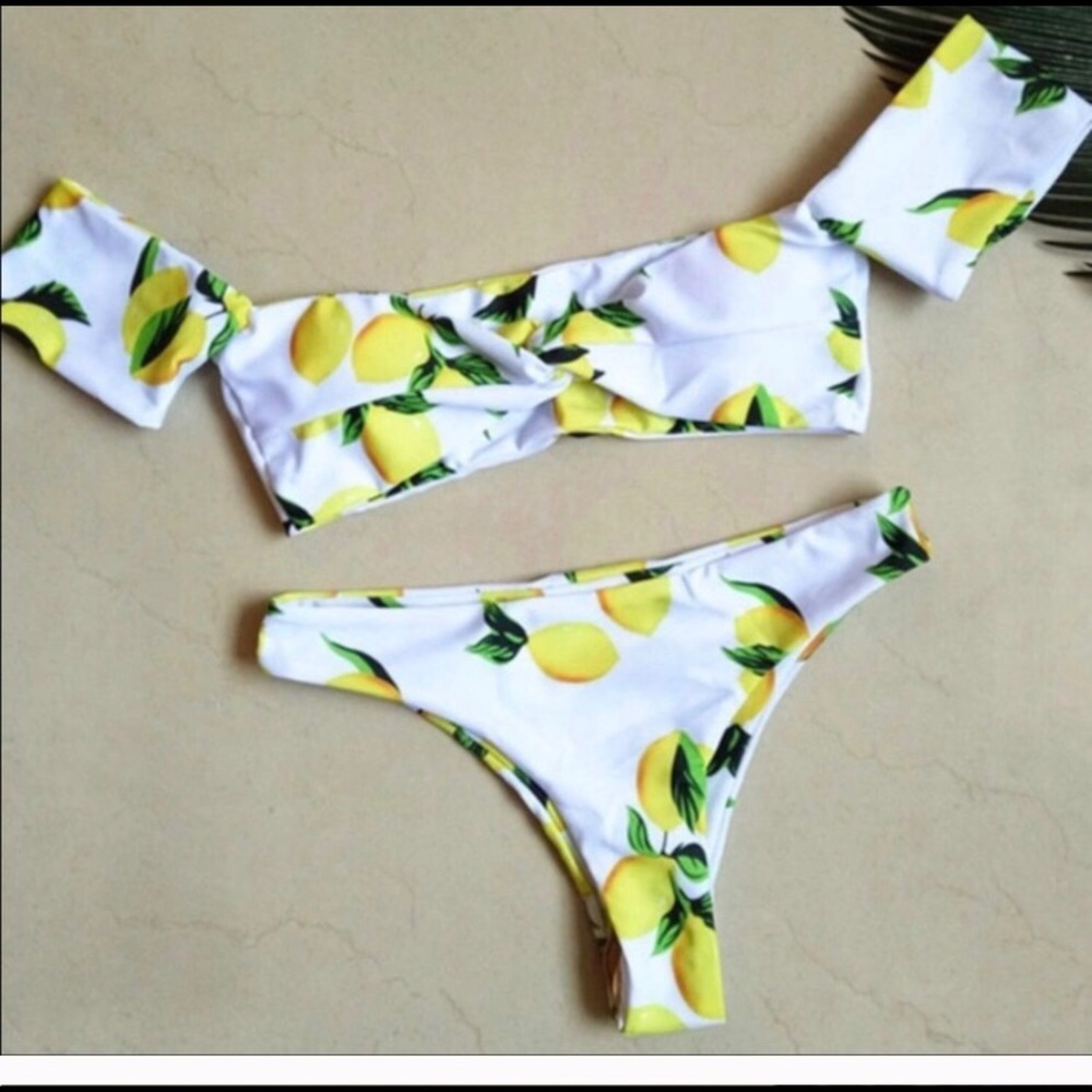Lemon Bikini - Picture 3 of 4